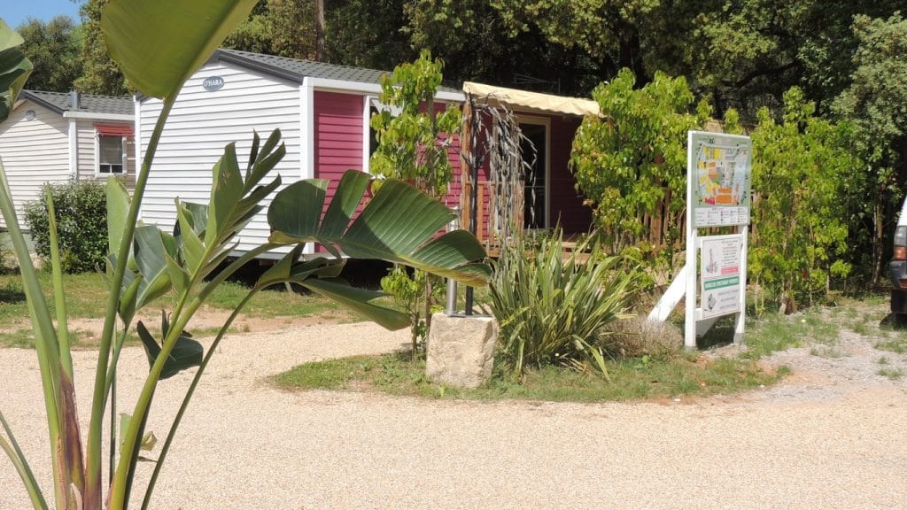 Camping Sommières Près De Nîmes | Domaine De Gajan : Bandeau Header Hebergements