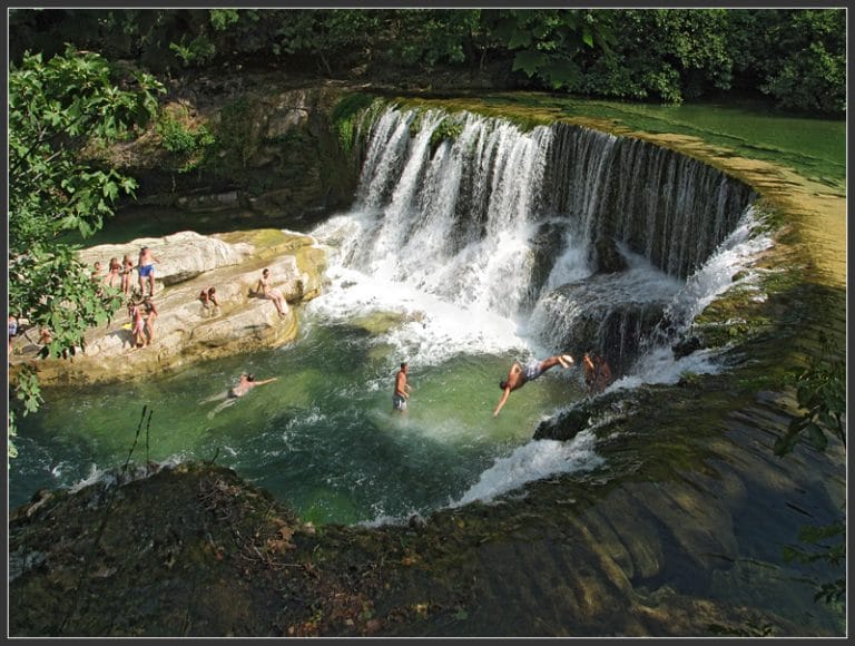 Camping Sommières Près De Nîmes | Domaine De Gajan : Cascade De La Vis 1