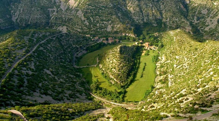 Camping Sommières Près De Nîmes | Domaine De Gajan : Cirque De Navacelles